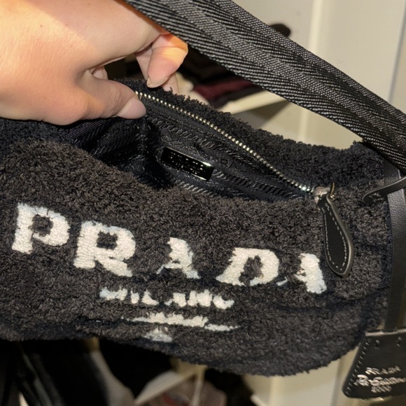 Prada re-Edition Terry bag in black - Picture 3 of 7